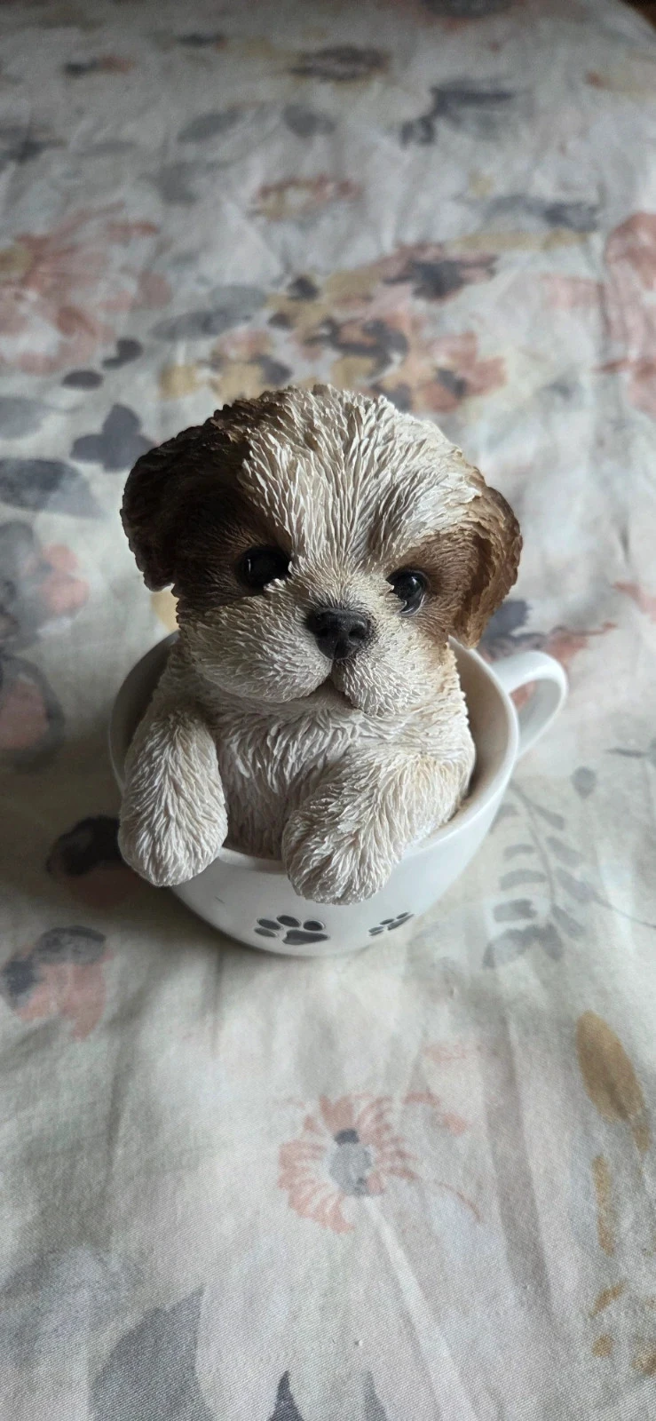 figurine chiot dans sa tasse